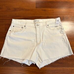 Abercrombie 4” Mom Short, 34 / 18 Curve Love, White Denim